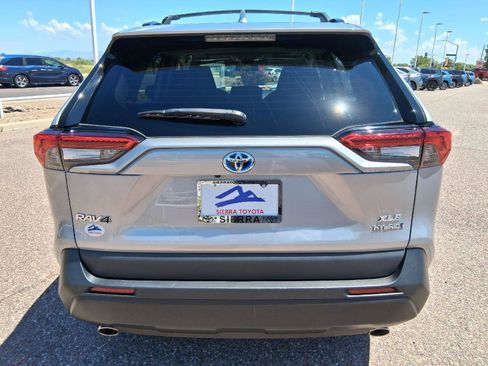 Used 2021 Toyota RAV4 XLE w/ Convenience Package AWD/4WD image 5
