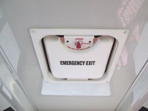 Used 2003 Ford E-450 and Econoline 450 image 22