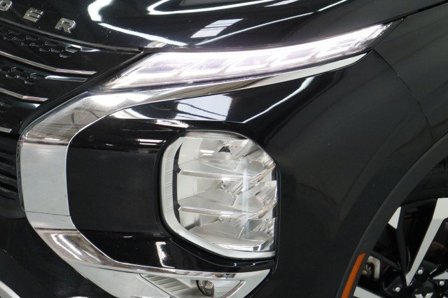 Used 2022 Mitsubishi Outlander SEL FWD image 2