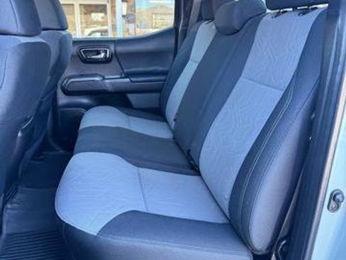 Used 2022 Toyota Tacoma TRD Off-Road w/ Technology Package image 17