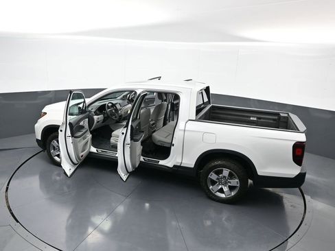 Certified 2025 Honda Ridgeline RTL image 44
