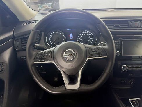 Certified 2018 Nissan Rogue SV image 9