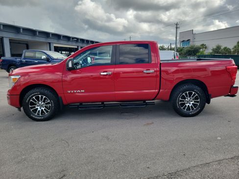 Used 2021 Nissan Titan SV w/ SV Convenience Package AWD/4WD image 8