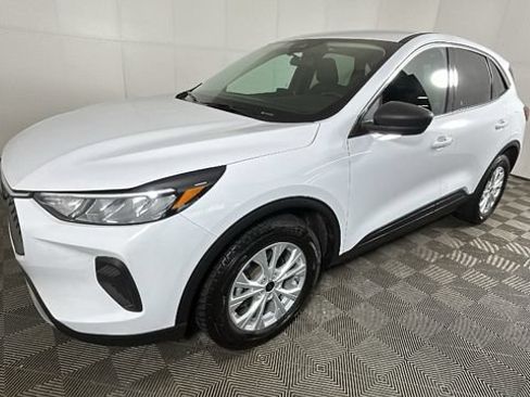 Used 2023 Ford Escape Active w/ Cold Weather Package FWD image 6