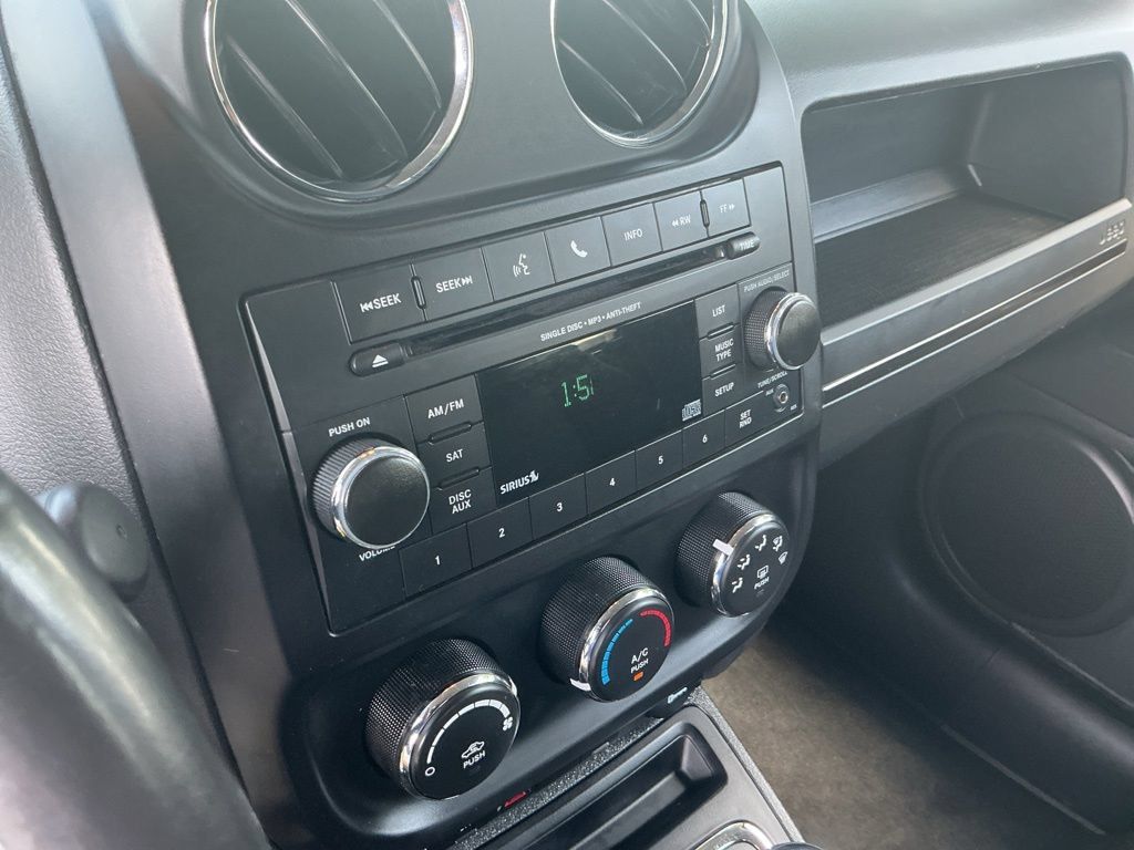 Used 2015 Jeep Patriot Latitude w/ Sun/Sound Group AWD/4WD image 19