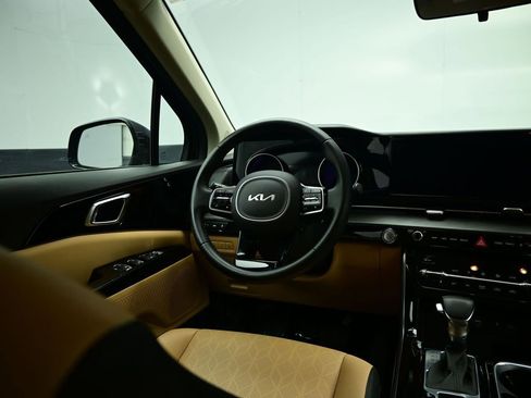Certified 2022 Kia Carnival EX image 38