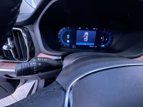 Used 2025 Volvo V60 B5 Cross Country Plus image 18