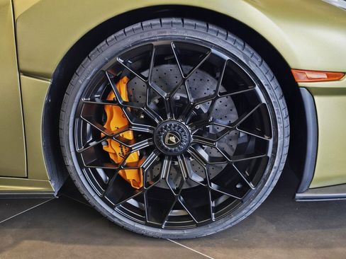 Used 2023 Lamborghini Huracan STO image 32