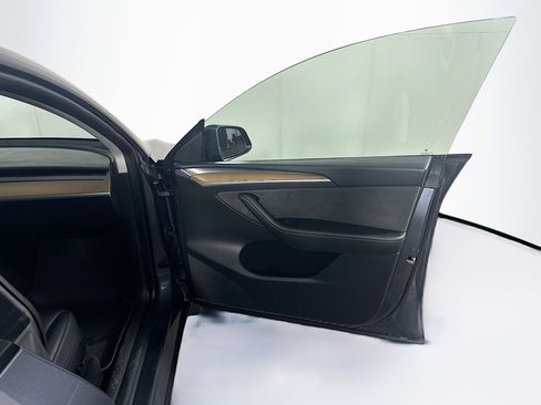 Used 2022 Tesla Model Y Long Range AWD/4WD image 34