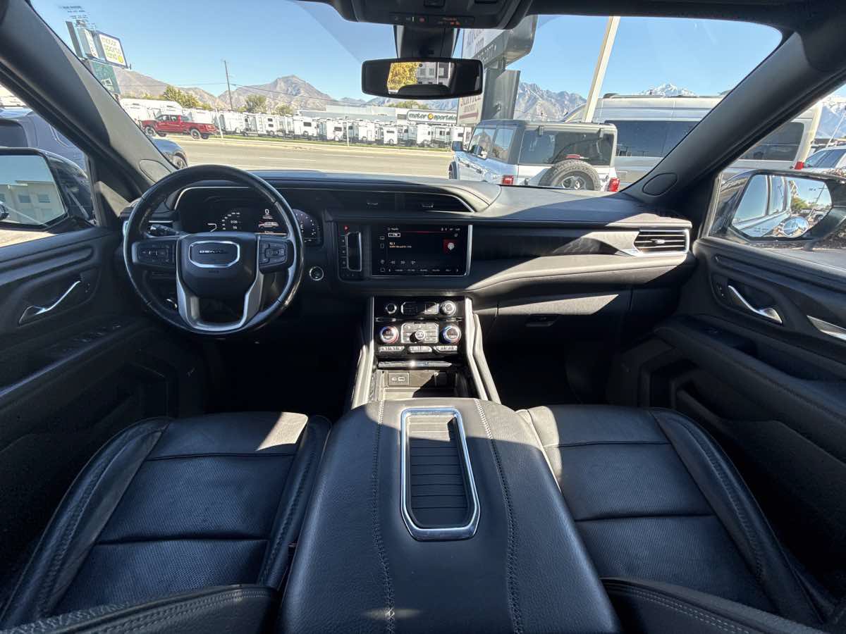 Used 2022 GMC Yukon XL Denali AWD/4WD image 17