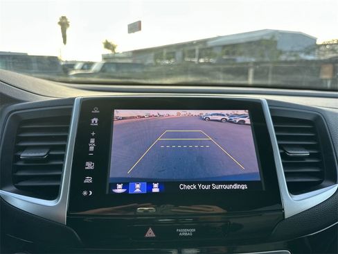 Used 2018 Honda Pilot Touring image 25