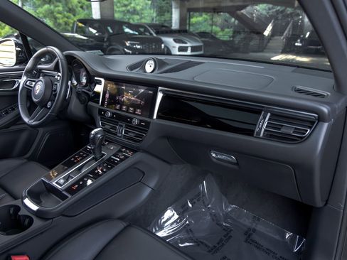Certified 2023 Porsche Macan Turbo AWD/4WD image 57
