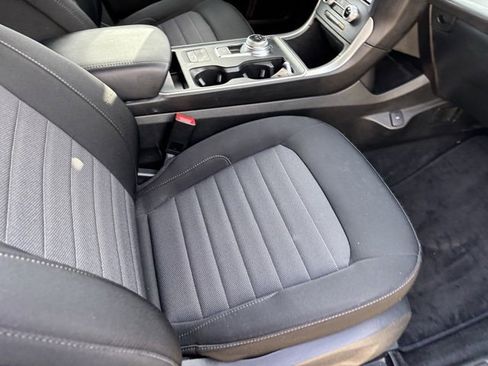 Used 2021 Ford Edge SE image 22