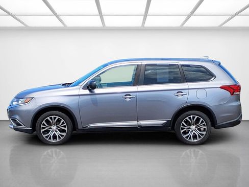 Used 2017 Mitsubishi Outlander ES AWD/4WD image 2