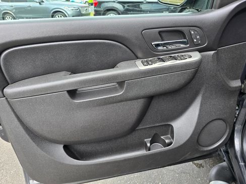 Used 2011 Chevrolet Avalanche LT w/ Luxury Package AWD/4WD image 16
