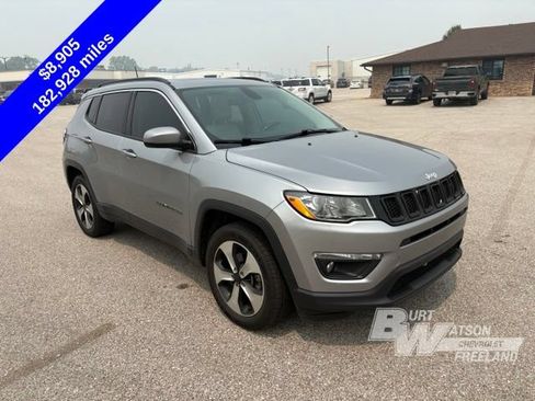 Used 2018 Jeep Compass Latitude w/ Popular Equipment Group AWD/4WD image 9