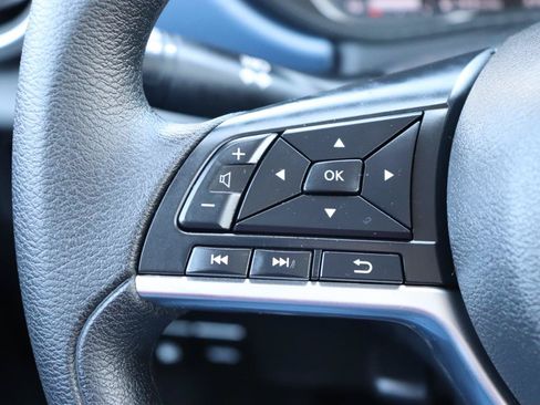 Used 2025 Nissan Versa SV FWD image 27