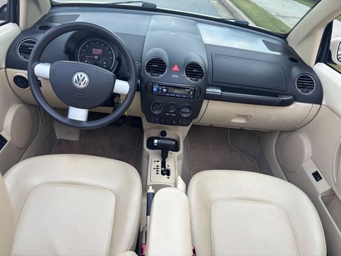 Used 2006 Volkswagen Beetle Convertible w/ Package 1 FWD image 5