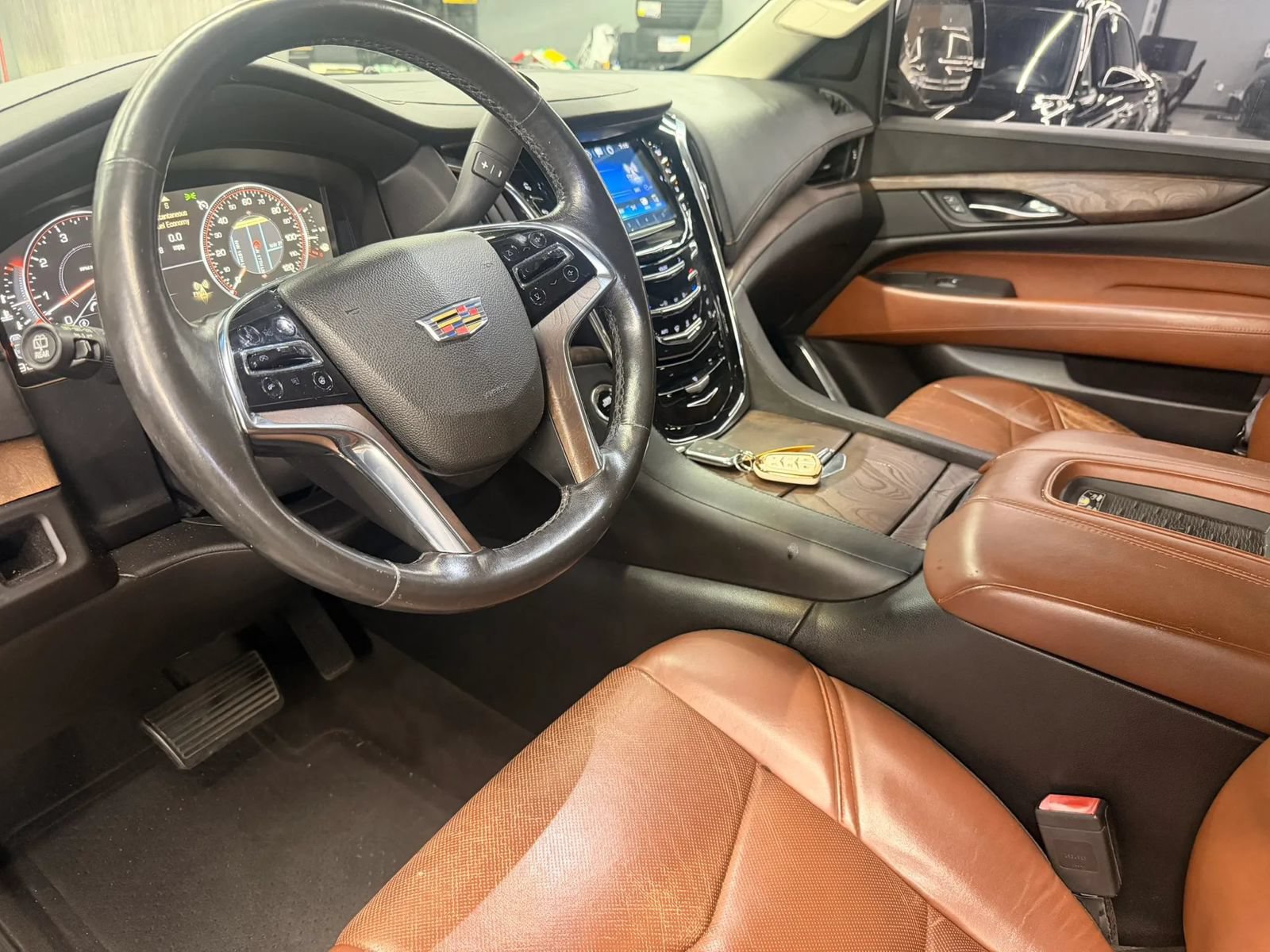 Used 2015 Cadillac Escalade Luxury RWD image 5