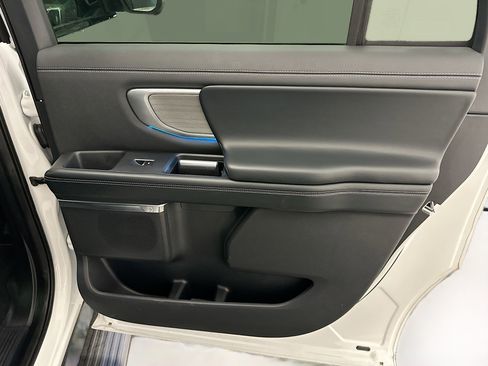 Used 2025 Ford Expedition Max Platinum image 32