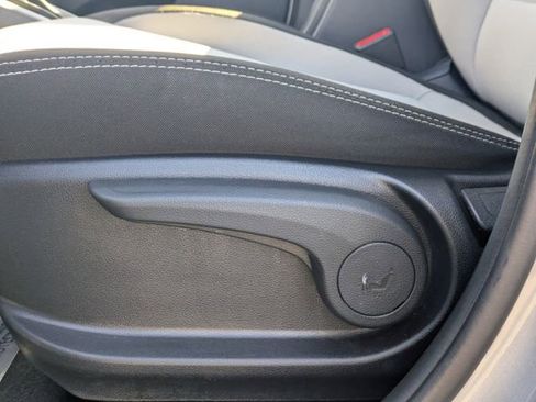 Used 2025 Hyundai Venue SEL FWD image 20