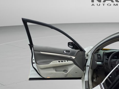 Used 2011 INFINITI G37 x w/ Premium Pkg image 9