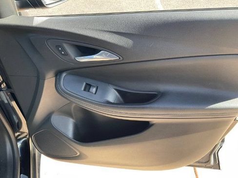 Used 2022 Buick Encore GX Essence w/ Experience Buick Package FWD image 12