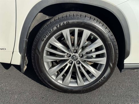 Used 2020 Toyota Highlander Limited Platinum image 27