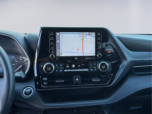 Used 2021 Toyota Highlander XSE image 12