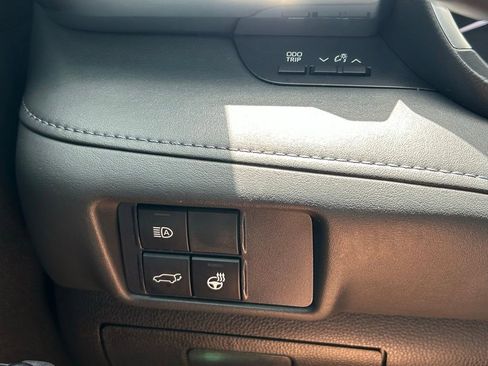 Used 2021 Toyota Highlander Limited AWD/4WD image 31