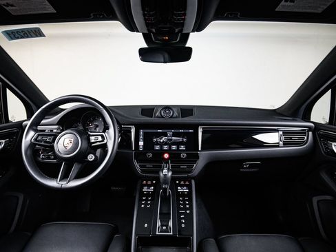 Certified 2026 Porsche Macan AWD/4WD image 25