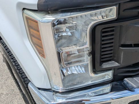 Used 2019 Ford F250 XL w/ Power Equipment Group AWD/4WD image 9