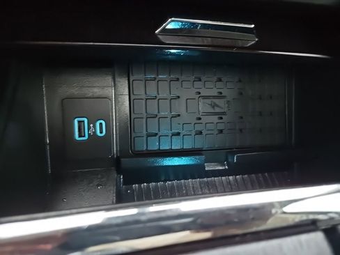 Used 2022 Ford Expedition Platinum image 19