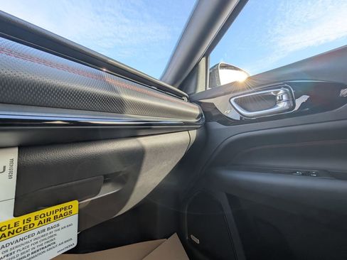 New 2026 Jeep Compass Trailhawk w/ Sun, Sound & Navigation Group AWD/4WD image 32