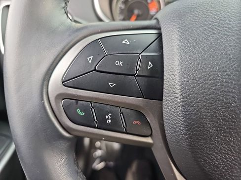 Used 2019 Jeep Cherokee Latitude Plus image 11