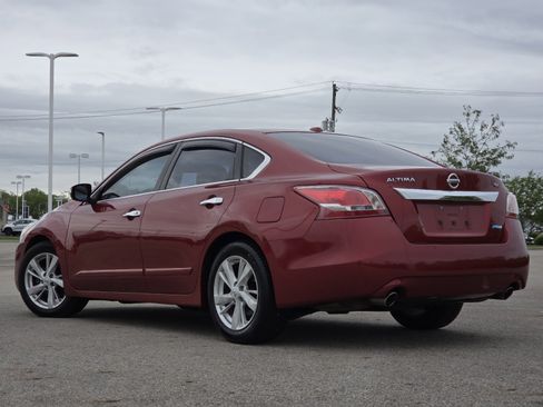 Used 2013 Nissan Altima 2.5 SL w/ 2.5 Moonroof Pkg FWD image 16