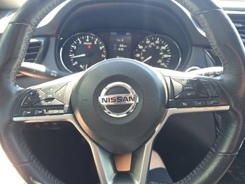 Used 2019 Nissan Rogue SV AWD/4WD image 11