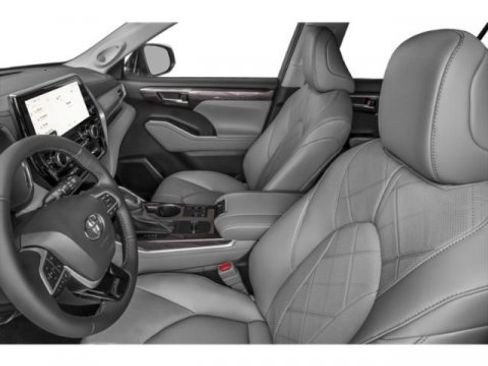 New 2026 Toyota Highlander Platinum image 12