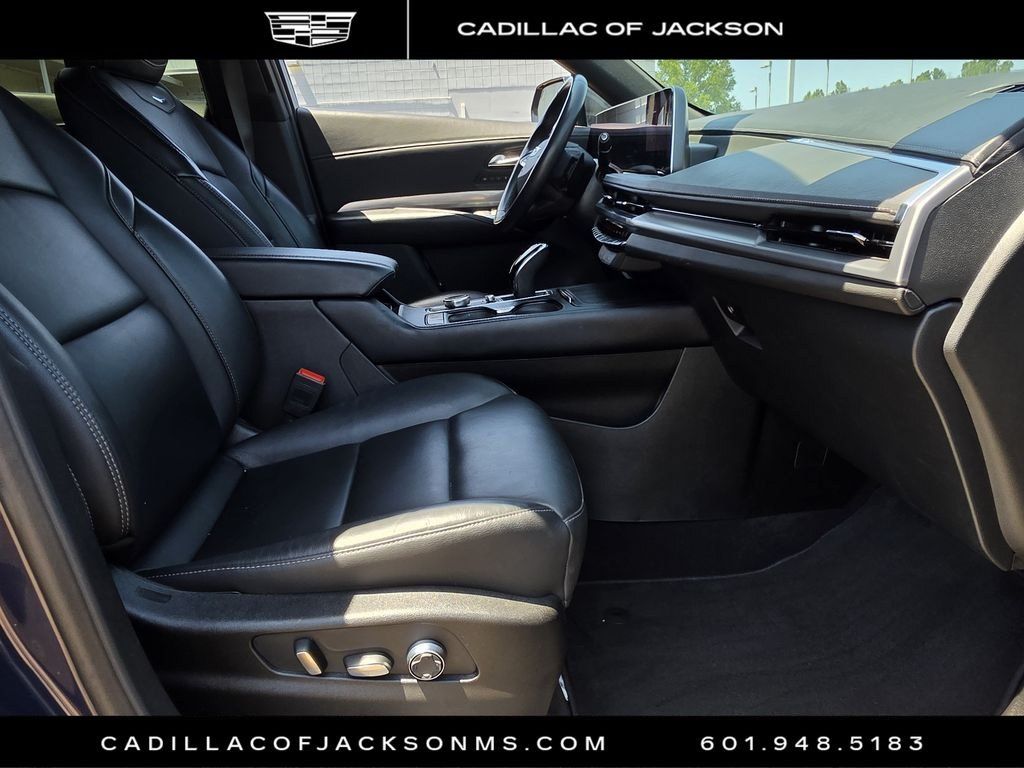 Certified 2025 Cadillac XT4 Premium Luxury AWD/4WD image 23