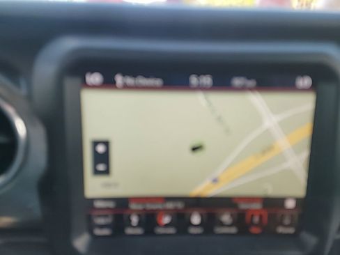 Used 2018 Jeep Wrangler Unlimited Sahara image 17