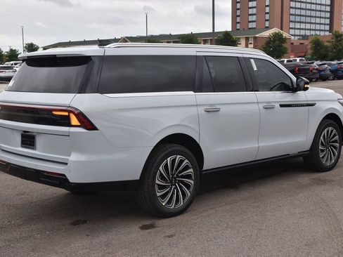 New 2026 Lincoln Navigator L Black Label AWD/4WD image 6