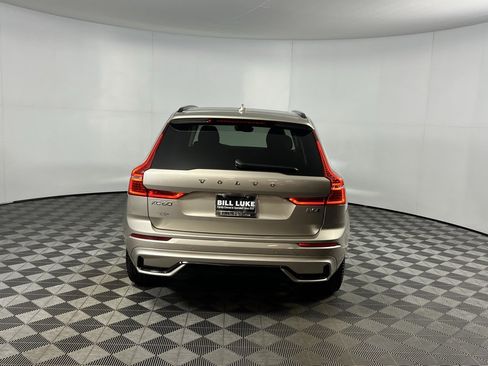 Used 2025 Volvo XC60 B5 Plus image 7