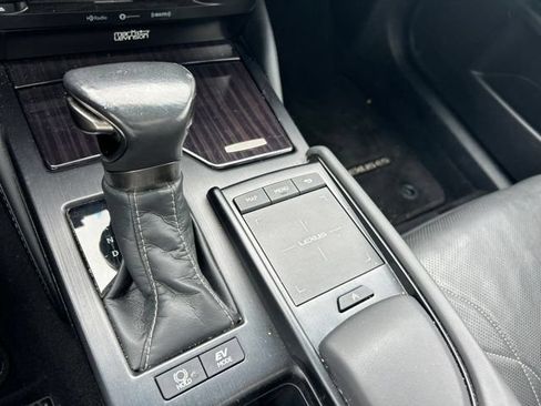 Used 2019 Lexus ES 300h Ultra Luxury w/ Accessory Package 2 FWD image 13