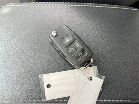 Used 2020 Volkswagen Passat 2.0T R-Line image 34