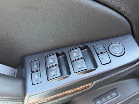 Used 2019 Chevrolet Suburban 3500 LT AWD/4WD image 18