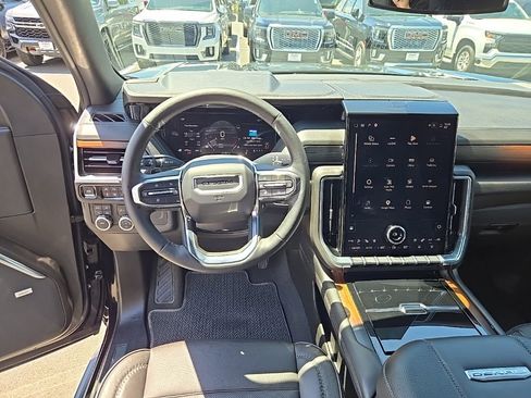 Used 2025 GMC Yukon XL Denali AWD/4WD image 14