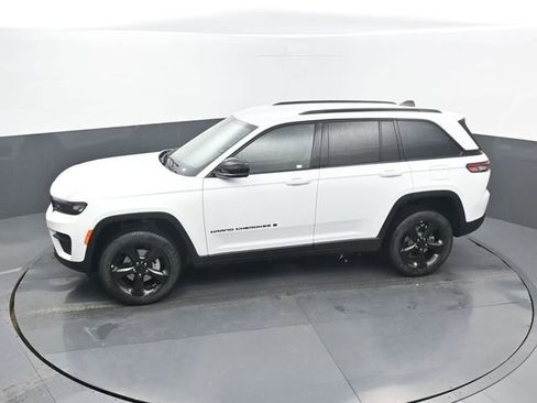 New 2025 Jeep Grand Cherokee Altitude AWD/4WD image 47