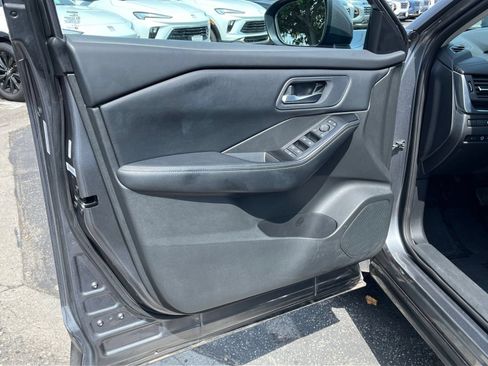 Used 2025 Nissan Rogue SV FWD image 18