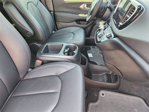 New 2026 Chrysler Voyager LX image 10