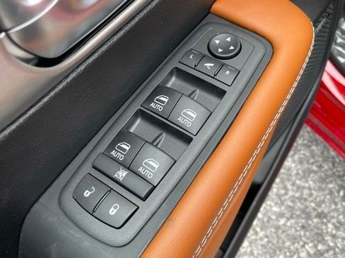 New 2026 Chrysler Pacifica Pinnacle AWD/4WD image 12